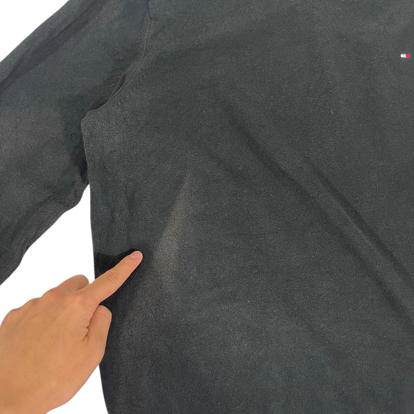 TOMMY HILFIGER BLACK V-NECK SWEATER (L)
