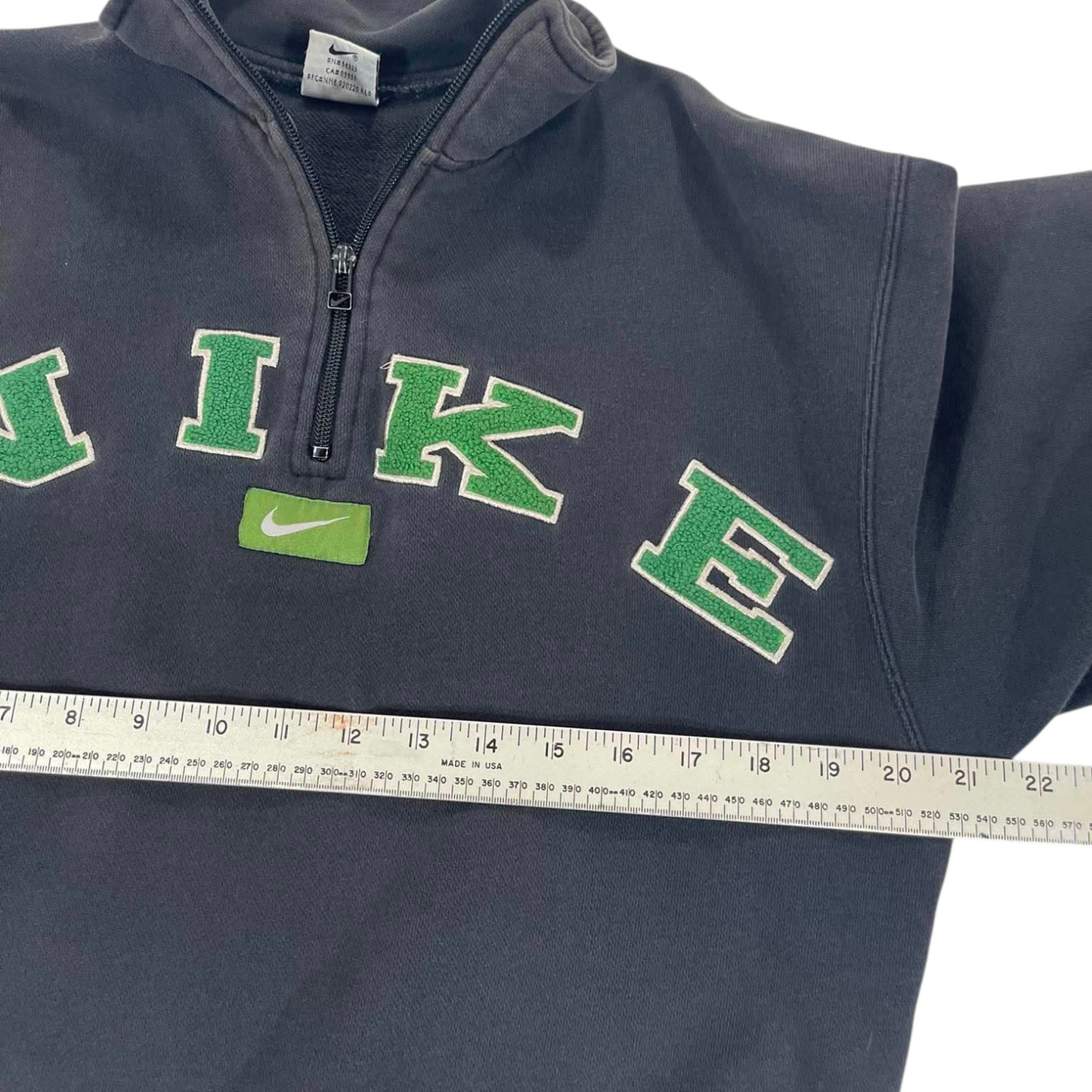 VINTAGE NIKE BLACK QUARTER ZIP SWEATSHIRT (S-M)
