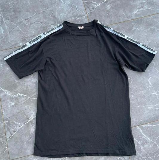 BLACK AND WHITE OAKLAND RAIDERS T-SHIRT (M)