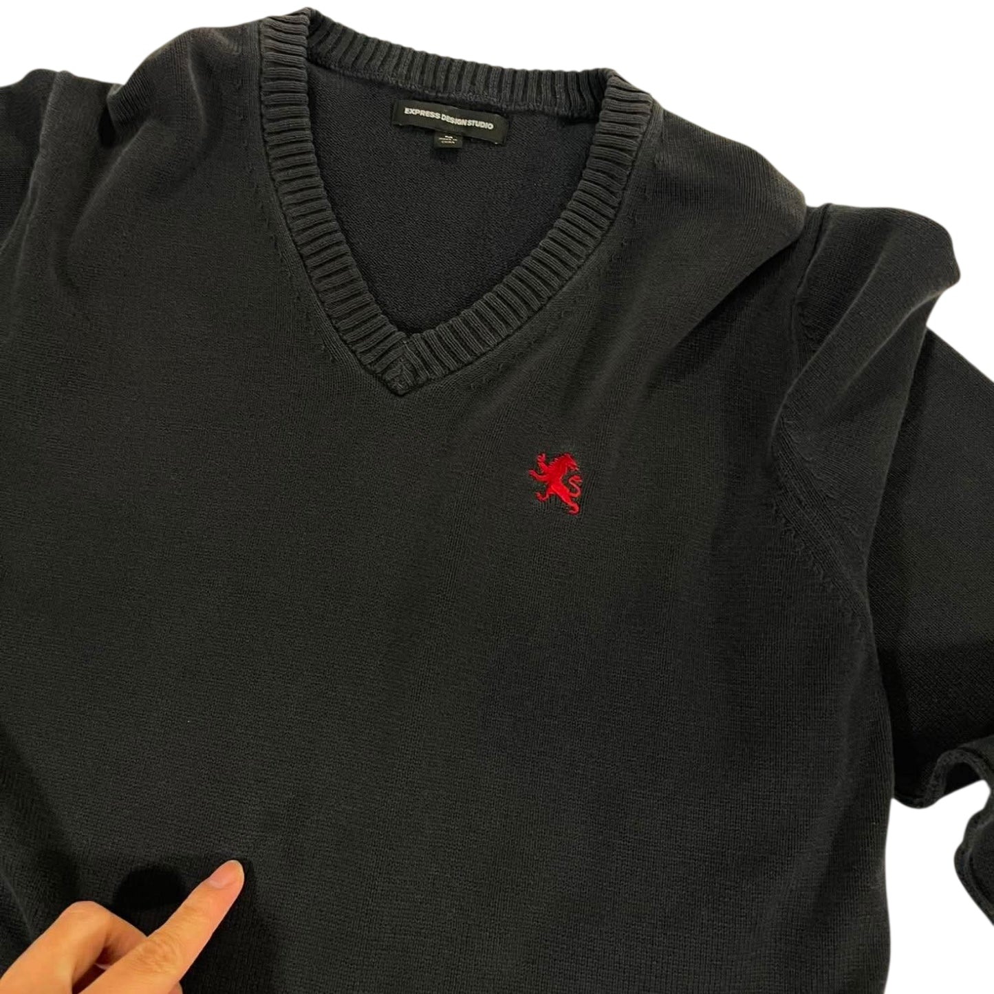 EXPRESS DESIGN STUDIO V-NECK SWEATER (M)
