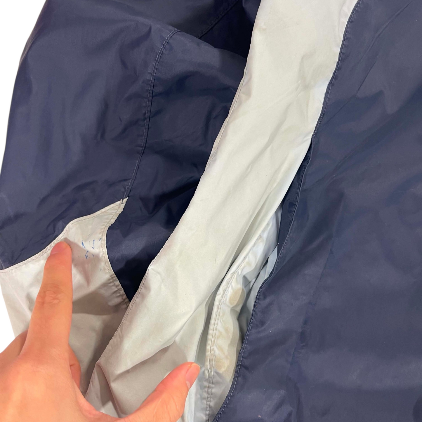 COLUMBIA SPORTSWEAR NAVY BLUE WINDBREAKER (L)