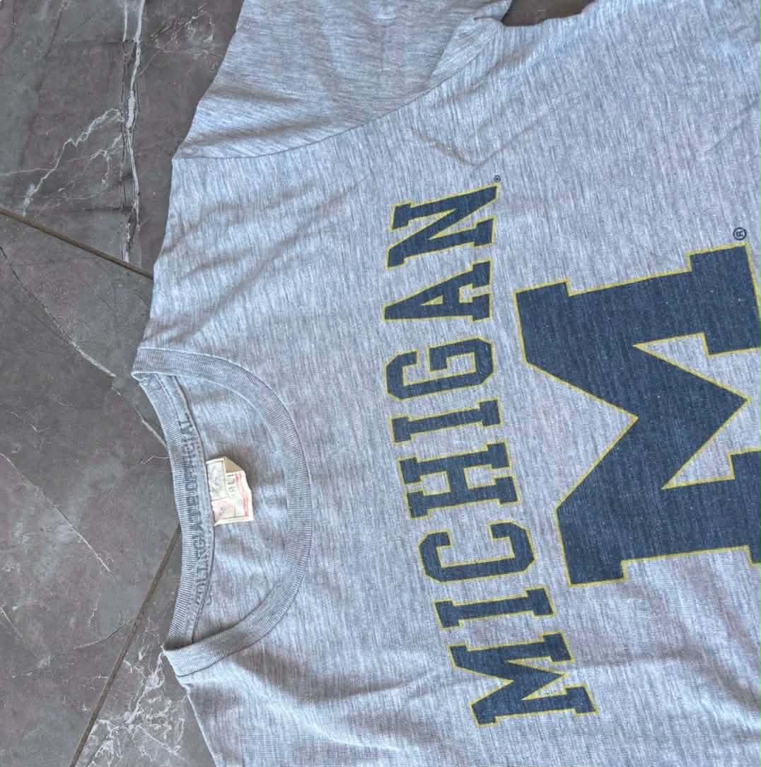 VINTAGE MICHIGAN WOLVERINES GREY TEE (S)