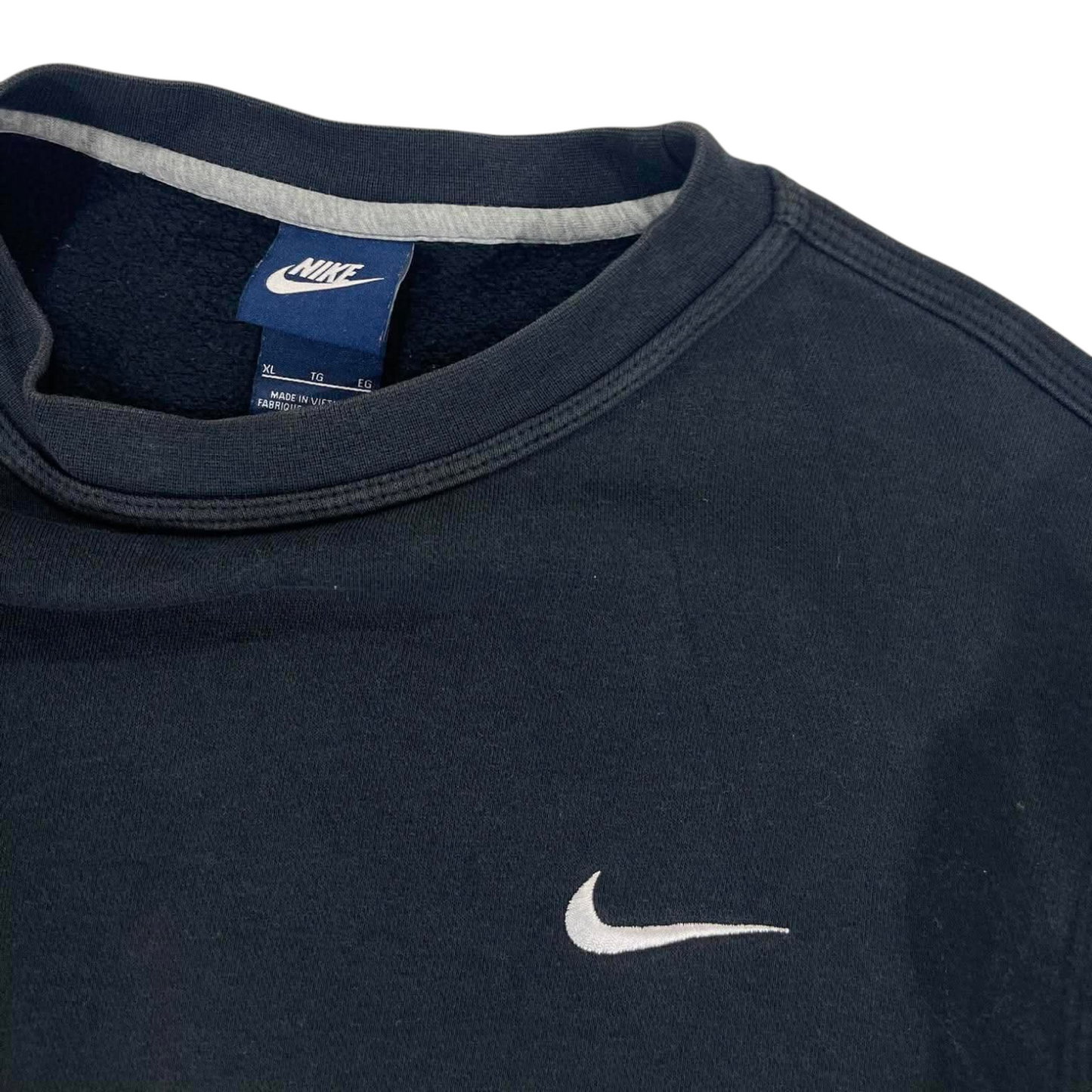 NIKE ESSENTIALS CREWNECK (XL)