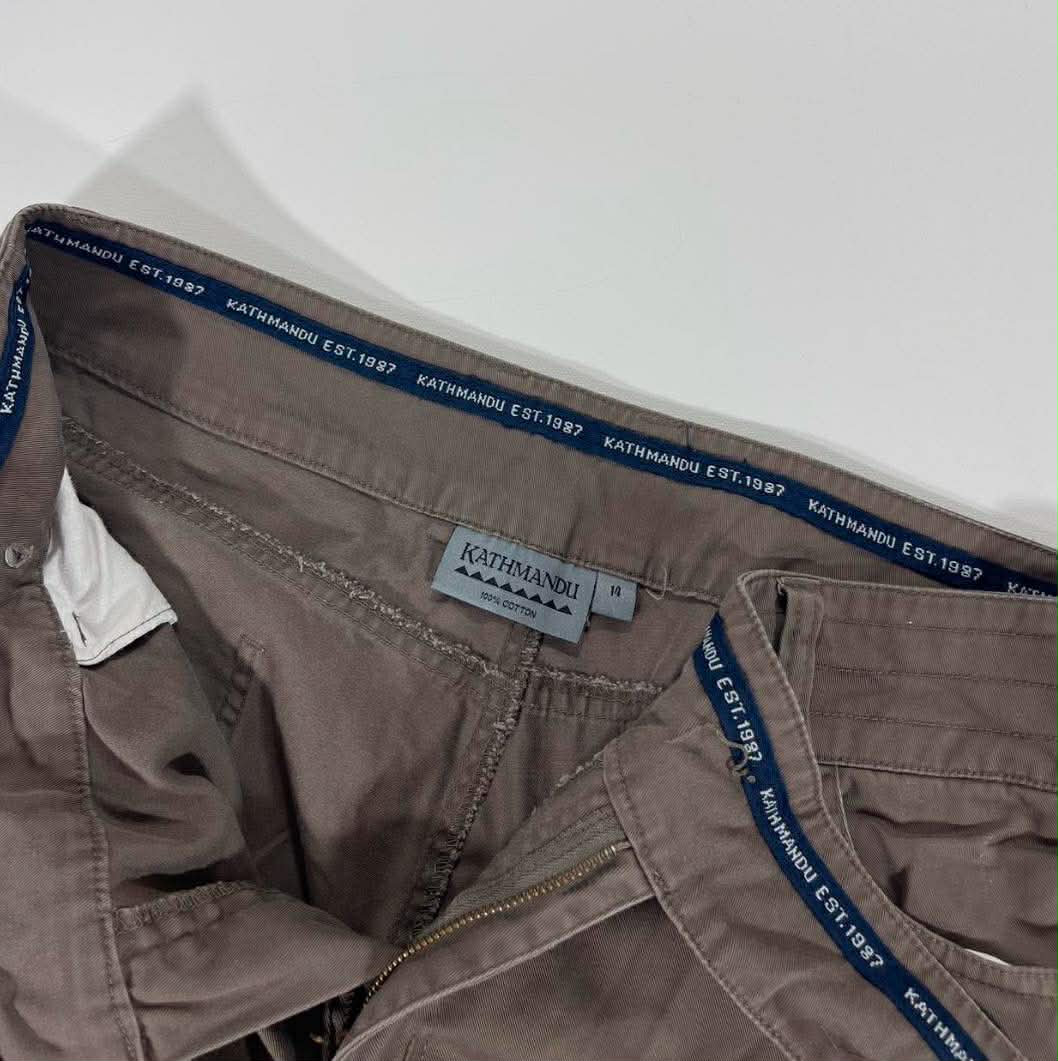 VINTAGE KATHMANDU BROWN CARGO SHORTS (14)