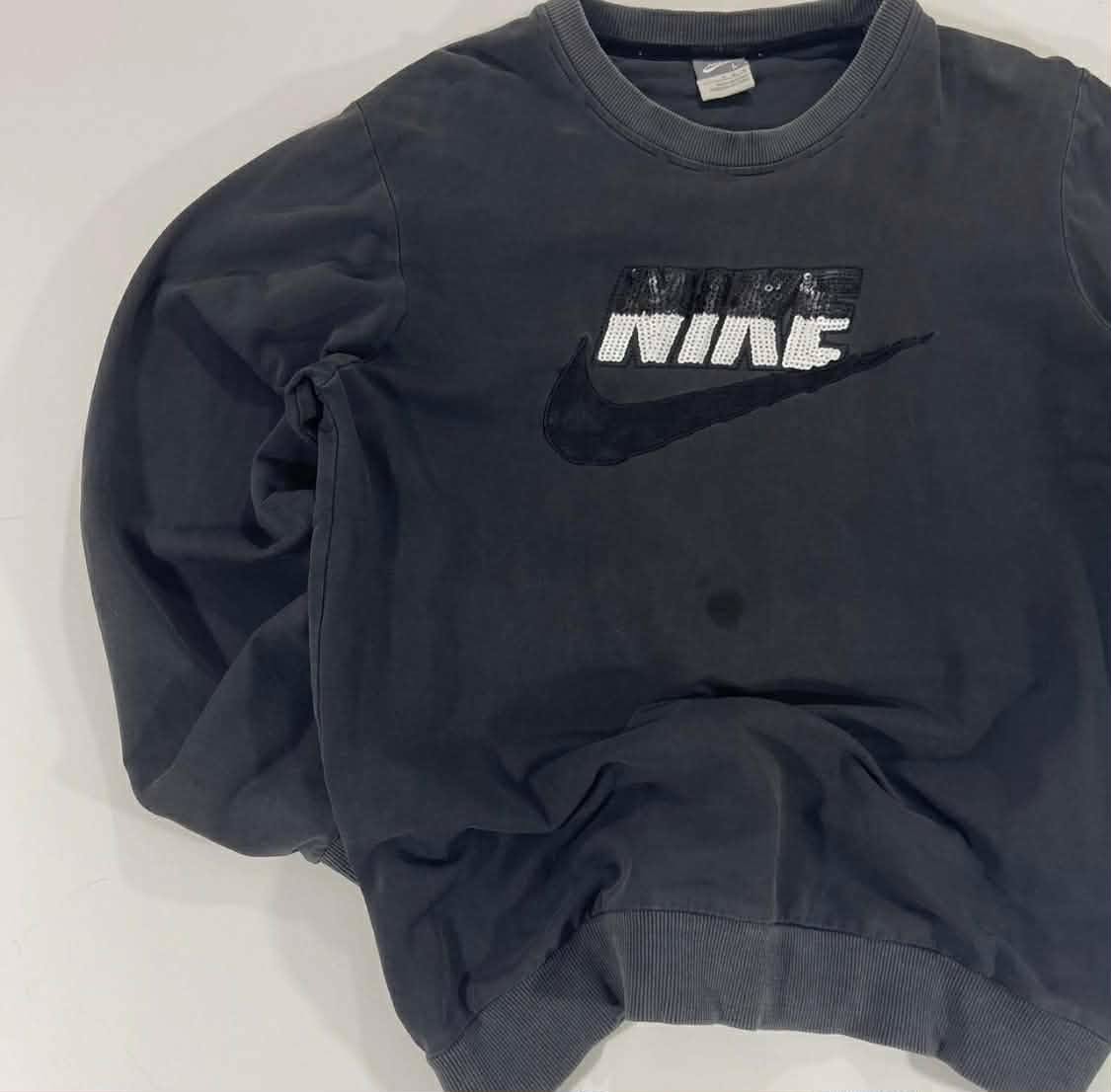 VINTAGE NIKE BLACK CREWNECK SWEATSHIRT WITH WHITE LOGO (L)