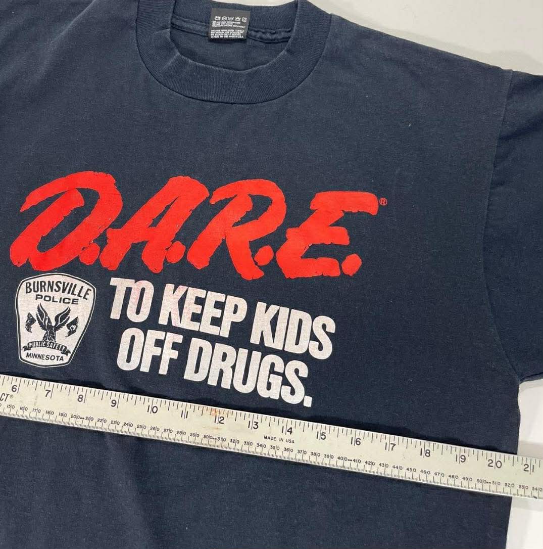 VINTAGE SINGLE STITCHED DARE TO KEEP KIDS OFF DRUGS NAVY T-SHIRT (L)