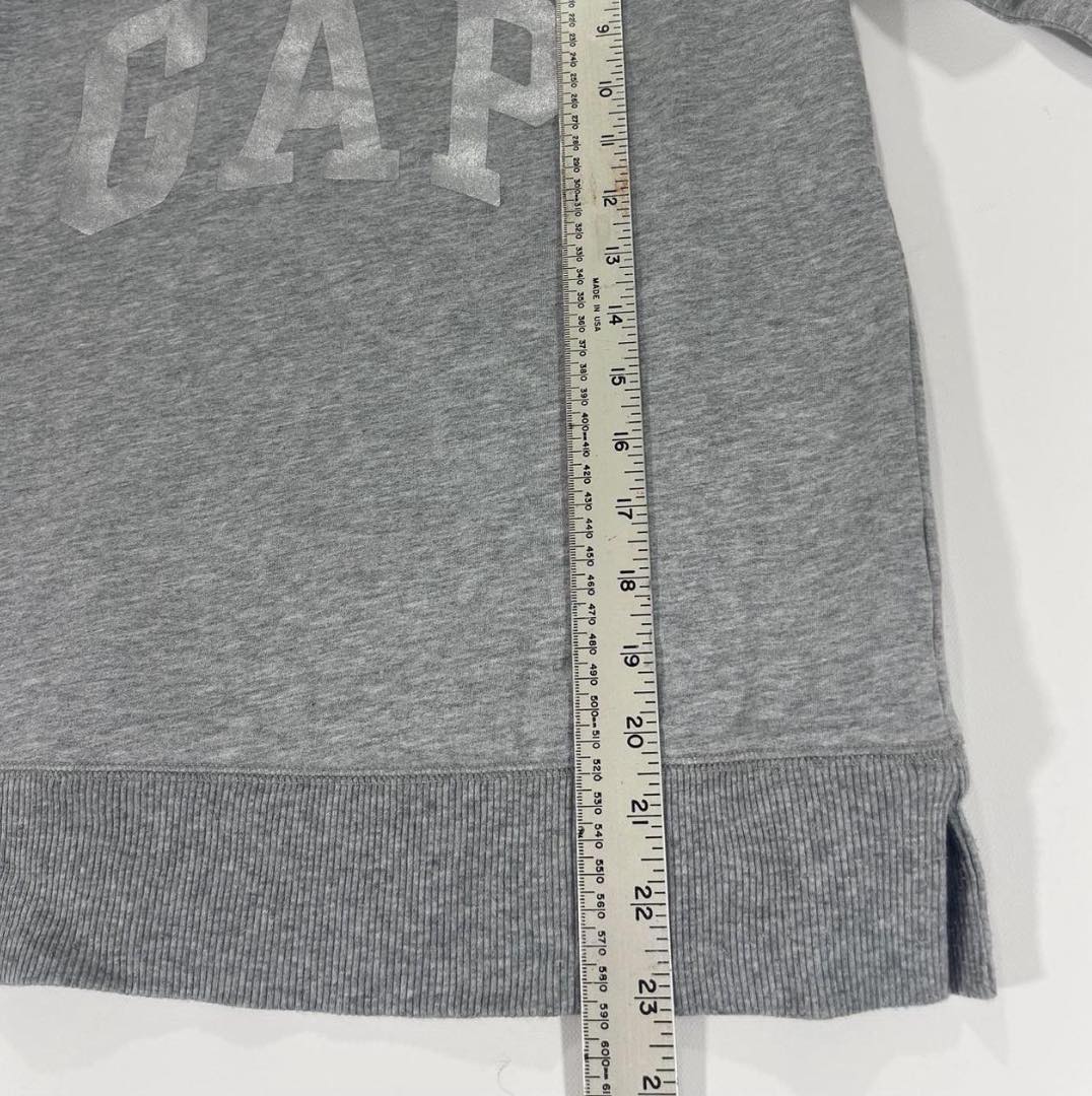 Y2K GAP GREY CREWNECK SWEATSHIRT (S-M)