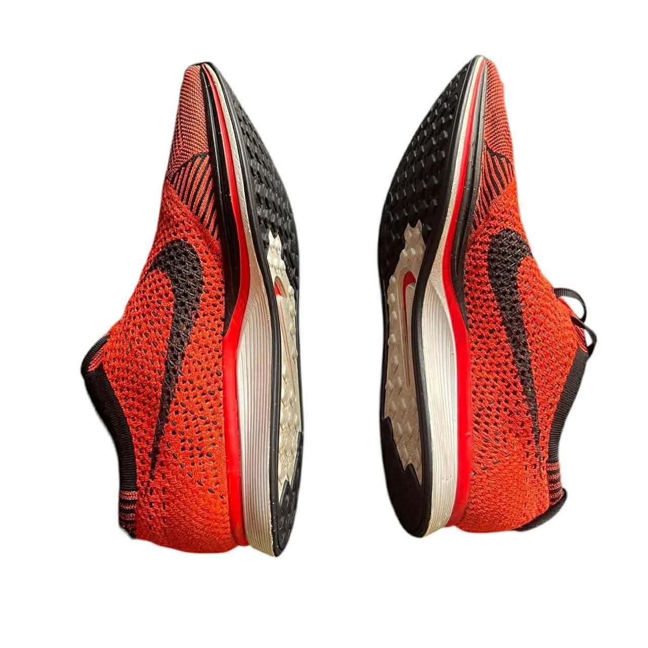 NIKE FLYNIT RACER BLACK & RED TRAINERS (8US)
