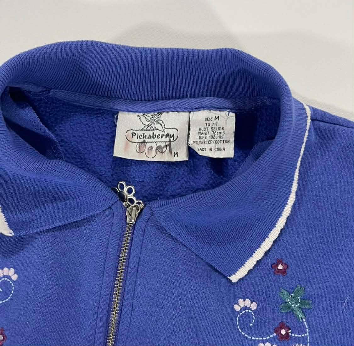 VINTAGE PICK A BERRY EMBROIDERED QUARTER ZIP (M)