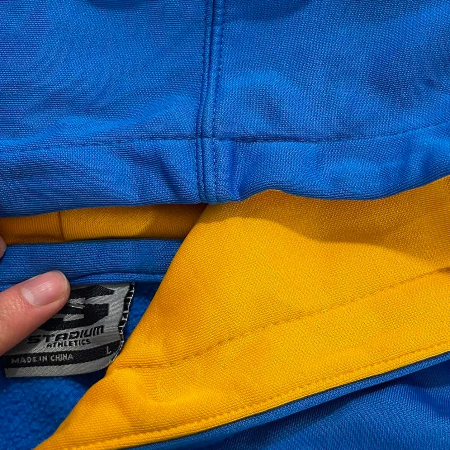 UCLA BRUINS BLUE HOODIE (BEST FIT M)