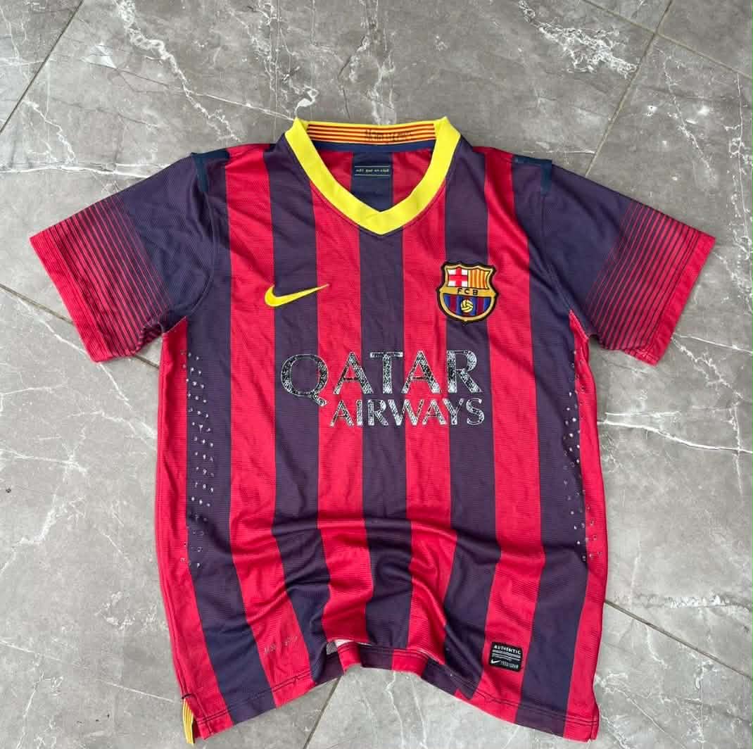 BARCELONA RED FOOTBALL SHIRT (S-M)