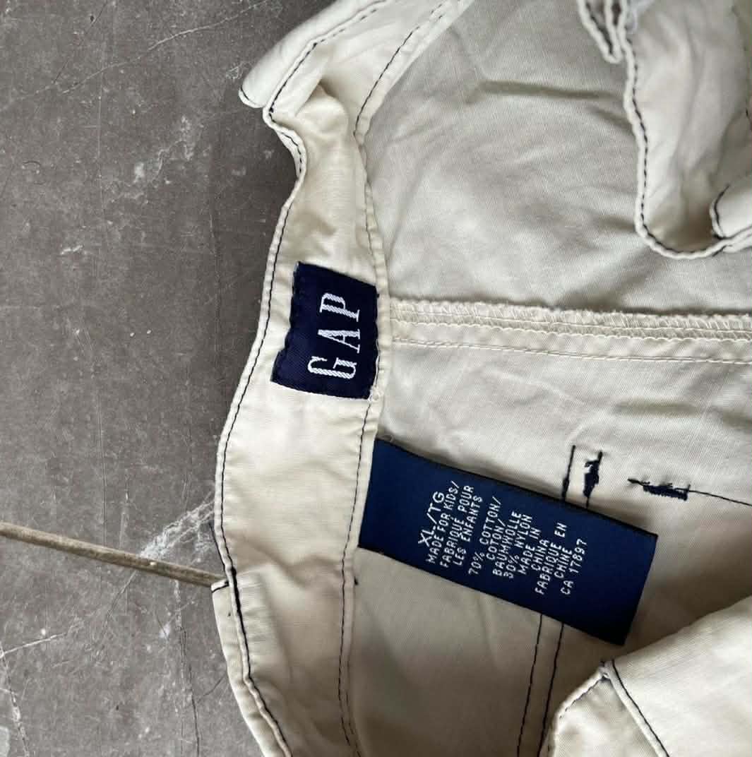 VINTAGE GAP CREAM CARGO SHORTS (22)