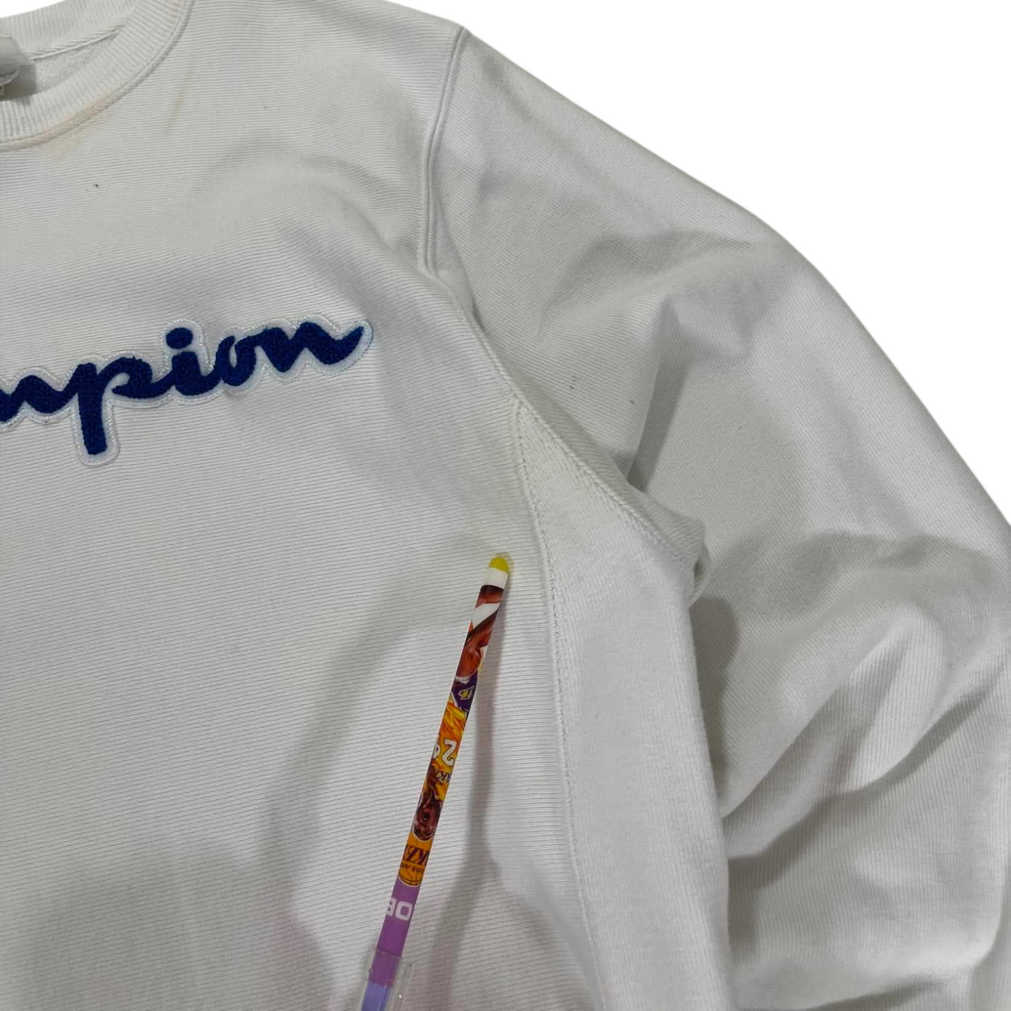 CHAMPION WHITE CREWNECK SWEATSHIRT WITH EMBROIDERED LOGO (S-M)