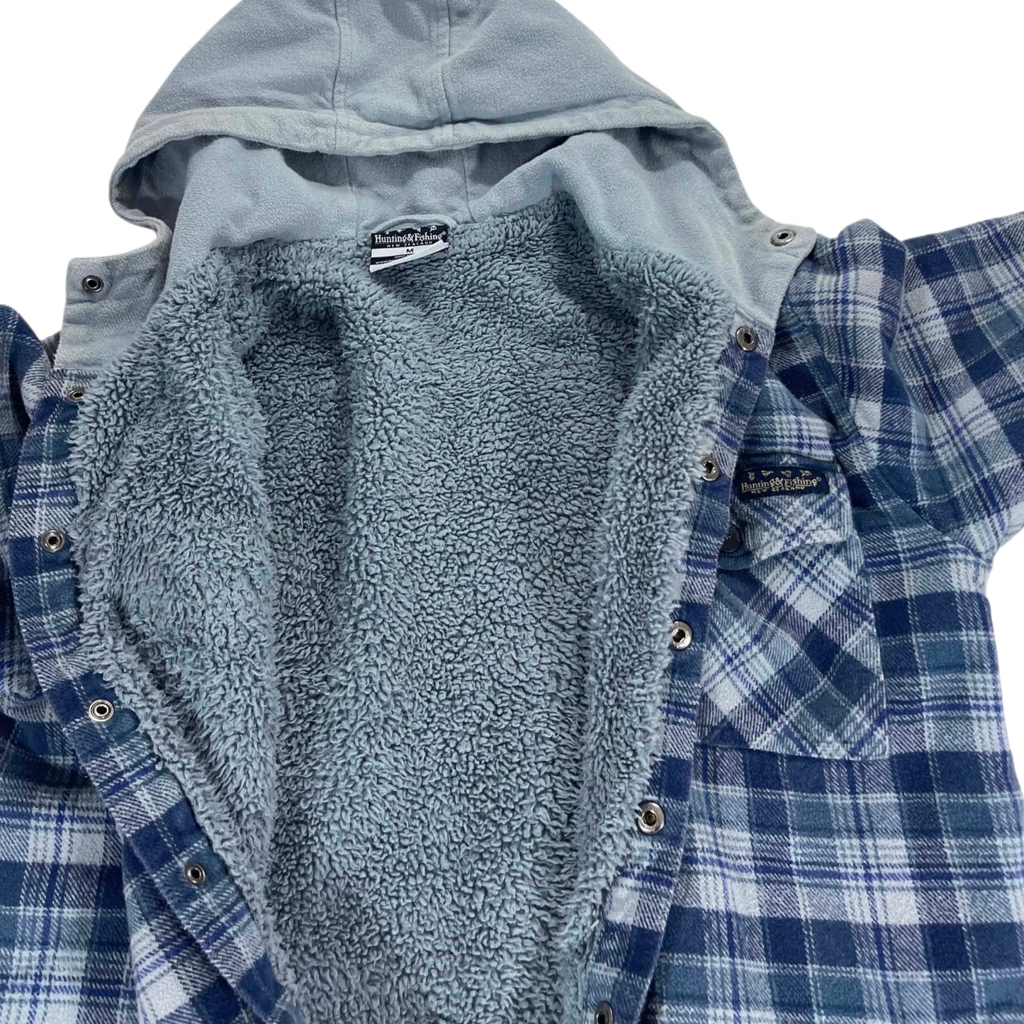 VINTAGE HUNTING & FISHING BLUE & WHITE PLAID FLANNEL JACKET (M)