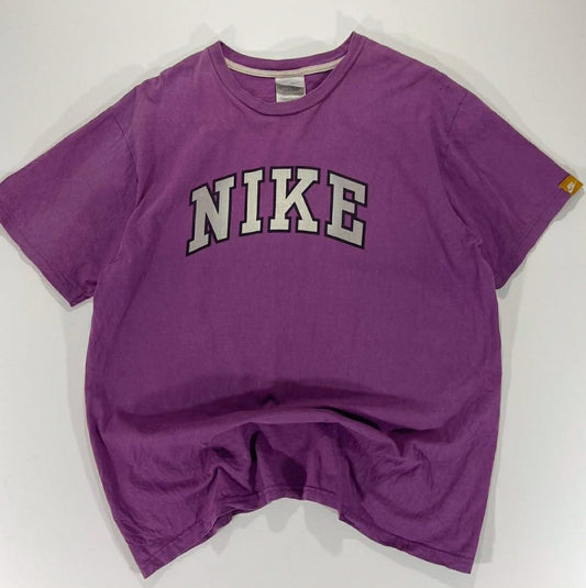 VINTAGE NIKE PURPLE TEE WITH SPELL OUT LOGO (L-XL)