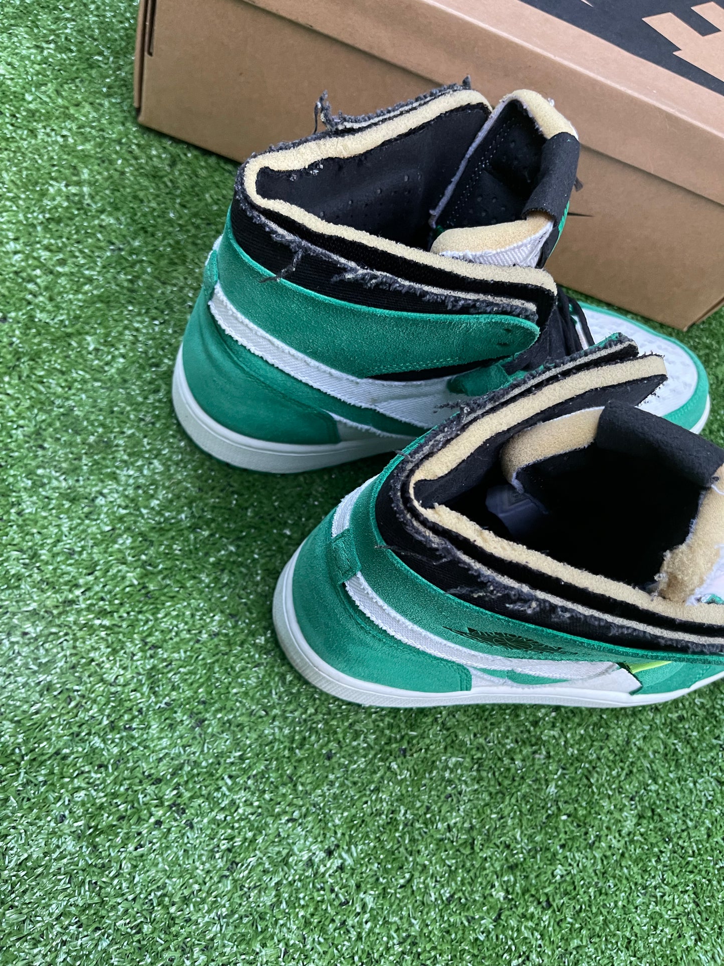 (USED) JORDAN 1 HIGH CMFT GREEN